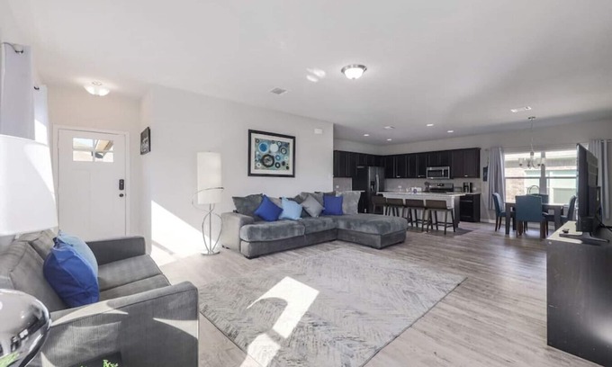 Round Rock House | Modern Round Rock Retreat Near Kalahari Resort & Breakfast