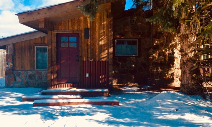 Hot Sulphur Springs House | Stylish Lake View Rock House with Spa & Breakfast Included