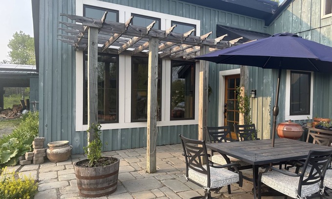 Etna House | Inviting 2BR Country Retreat with Hot Tub and Fire Pit