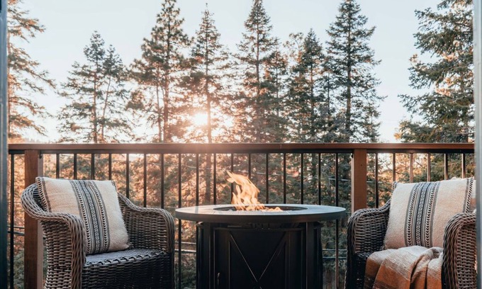 Moonridge Cabin | Modern Rustic Cabin with Spa, Steps from Ski Resort & Zoo