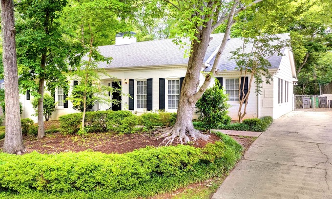 Charlotte House | Modern Ranch Retreat in South CLT with Fenced Yard & Deck