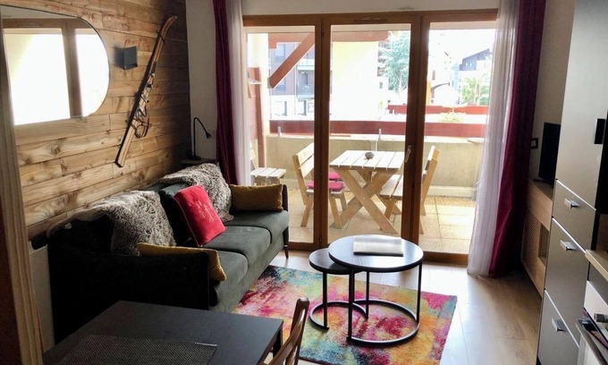 Saint-Etienne-de-Tinee Apartment | Guest Rated: Modern Studio with Mountain Views in Auron