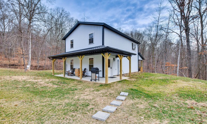 Wolf Run Cabin | Modern Salineville Cabin Retreat on 13 Acres with Fire Pit