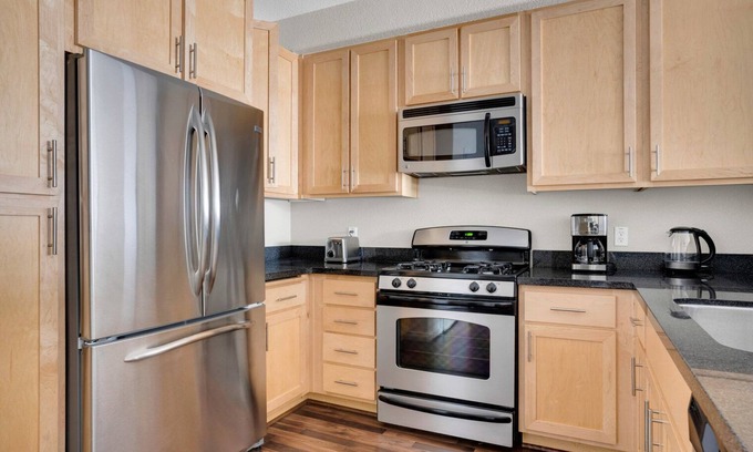 San Bruno Apartment | Stylish San Bruno 1BR with Pool & Gym Near Major Highways