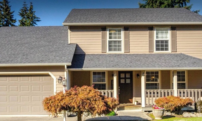 Olympia House | Modern Self check-inLarge Fenced Yard A/C Close to Everything Quiet Neighborhood