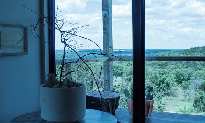 Paluxy House | Artistic and Serene Retreat with Delicious Dining Options