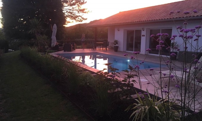 Saint-Pee-sur-Nivelle House | Modern Villa with Pool and Ocean Views – Guest Rated 10/10