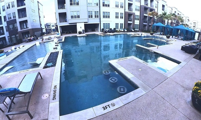 Woodlake - Briar Meadow Apartment | Modern 2-Bedroom Apartment with Breakfast Near Westheimer