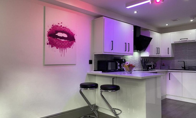 Markhouse Apartment | Stylish 1 Bed Apartment with Free Parking in Trendy London