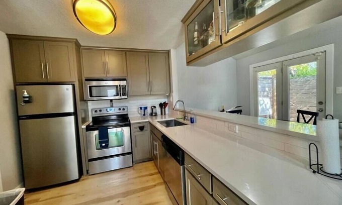 Windsor Park House | Modern 2Bd Townhome with Spa & Hot Tub Near Downtown