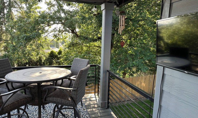 La Center House | Modern spacious 4-bdrm. house in beautiful La Center, with AC & pets allowed.