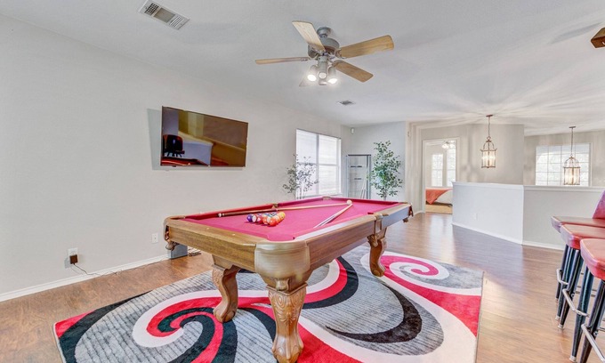 Deer Creek Ranch House | Modern Spacious 6BD/3.5BA Home w/Pool Table & BBQ