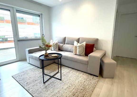 Entroncamento Apartment | Modern Apartment with Breakfast and Child-Friendly Amenities