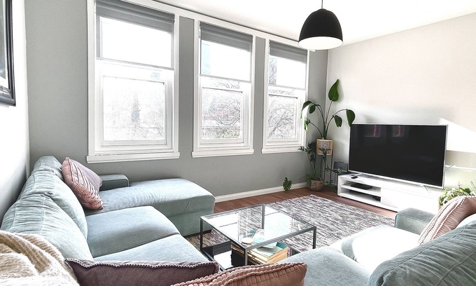 Launceston CBD Apartment | Modern Apartment with Breakfast & Free Parking by City Park