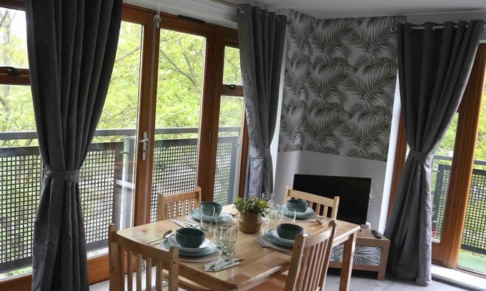 Bensham Manor Apartment | Modern Child-Friendly Apartment for Your Next Getaway