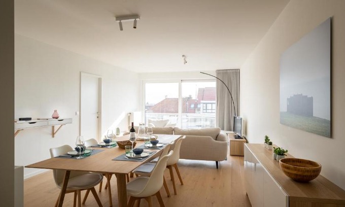 Heist Apartment | Stylish Apartment Steps from the Beach in Knokke