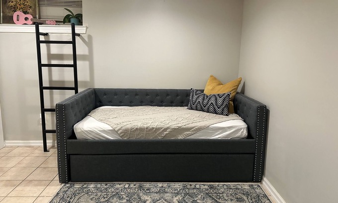 Graduate Hospital House | Modern spacious home - 10min walk Rittenhouse amazing views w/roof deck sleeps 6