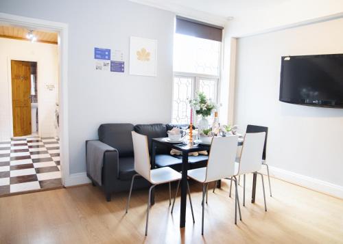 Luton Apartment | Ideal House for Teams: Child-Friendly with a Kitchen