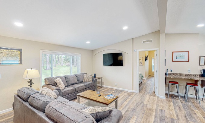 Coos Bay House | Stylish Home by the Bay with Oceanfront Views & Pool
