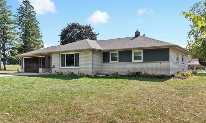 Grafton House | Family-Friendly Retreat Near Cedarburg with Ocean Views