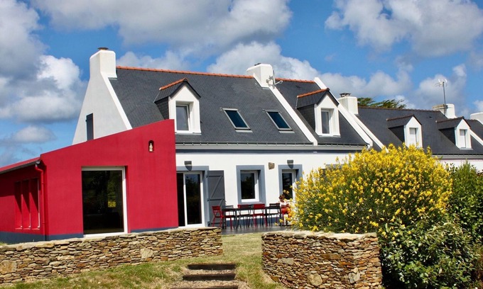 Bangor House | Inviting Villa Bangor: Family-Friendly Retreat with Spa