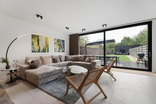 Kortrijk Villa | Modern & Spacious House with Wellness