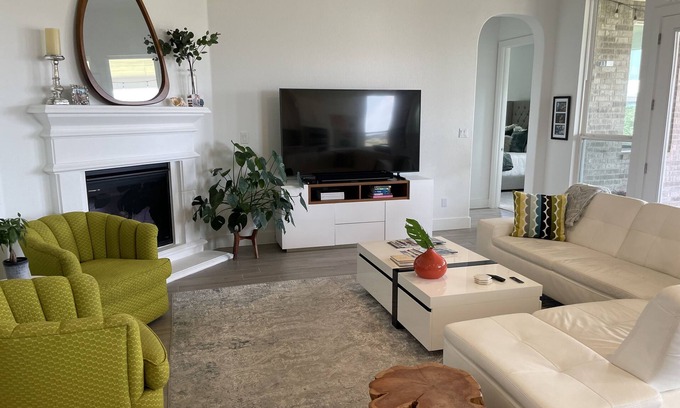 Highpointe House | Modern Living with Family-Friendly Amenities Await You
