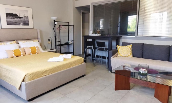 Saronikos Apartment | Modern Hotel Near Airport with Child-Friendly Amenities