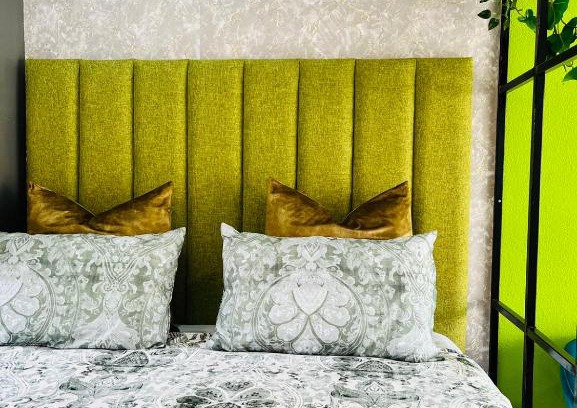 Secunda Apartment | Stylish Studio Apartments - Child Friendly & Guest Rated 9/10