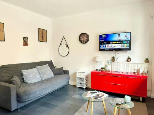 Carnot Apartment | Charming Studio in Center Cannes with Oceanfront Views