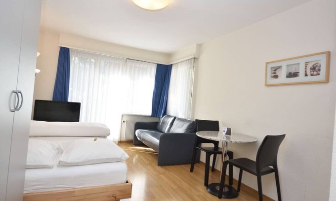 District 6 Apartment | Modern studio city center (Crown 33)