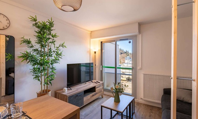 Eaux-Bonnes Apartment | Pet-Friendly Studio Gourette with Spa & Breakfast Options