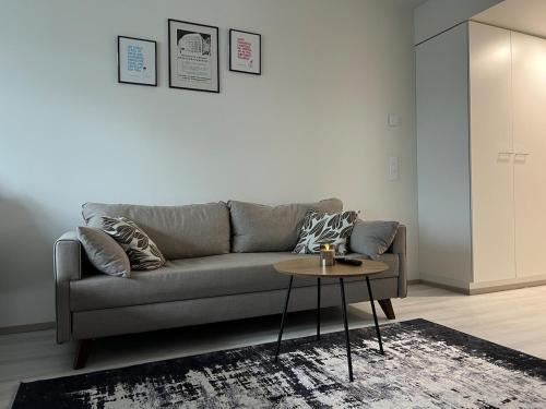 Keskinen District Apartment | Modern Studio in Kalasatama, Hki