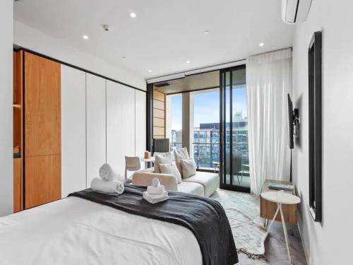 Auckland Central Business District Apartment | Stylish One Bedroom Apartment with Hot Tub in Wynyard Quarter