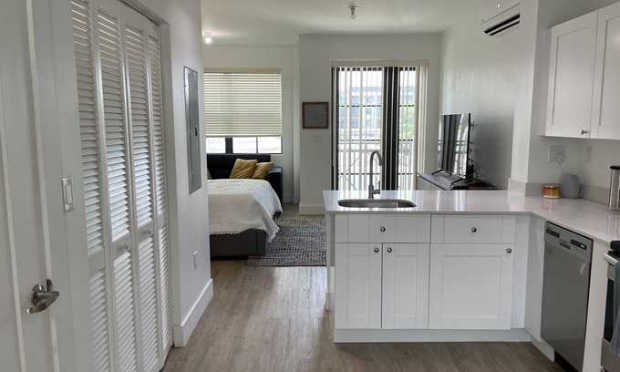 Davie Apartment | Stylish Studio Loft: Family-Friendly Retreat in Florida