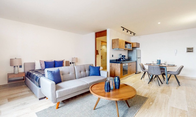 Gonzalo Guerrero Condo | Stylish Studio with Rooftop Lounge & Pool, 10/10 Rating