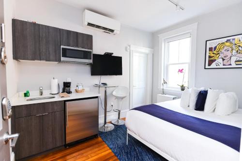 Griggs Park Apartment | Modern Studio with Quick Train Access to Boston