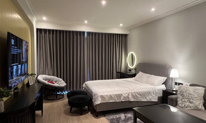 Bai Chay Apartment | Cozy Studio with Ocean View, Pool & Free Netflix Access