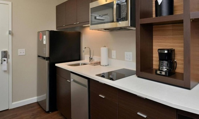 Morrisville Hotel | Modern Studio w/Full Kitchen – Close to RDU Airport with Free Breakfast