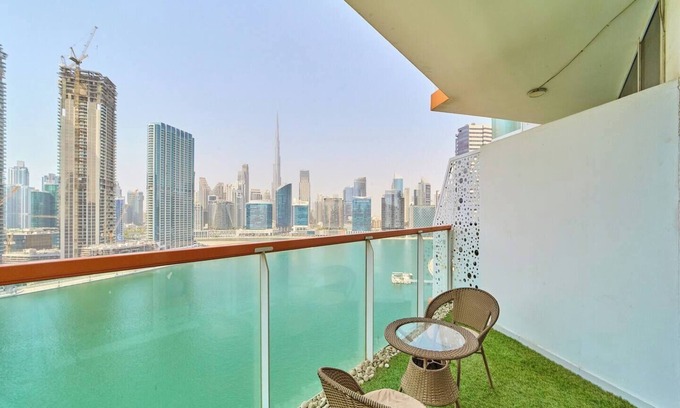 Business Bay Apartment | Modern Studio w/Iconic Burj Khalifa & Canal Views