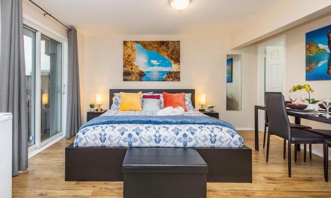 Centrepointe Apartment | Stylish Studio with King Bed in Central Ottawa