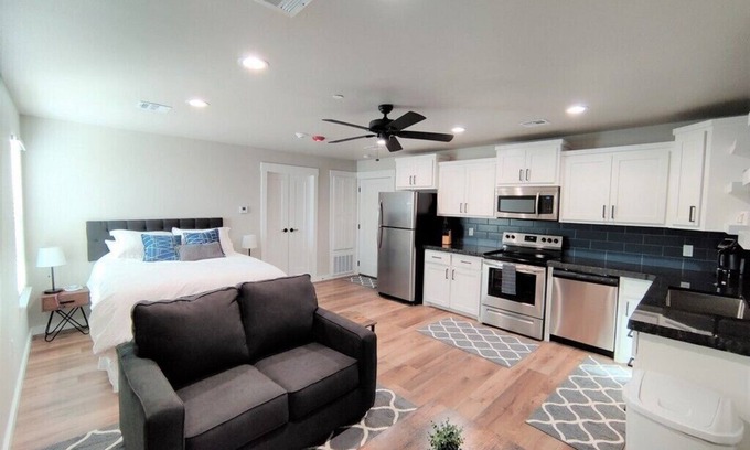 Tahlequah Apartment | Modern Studio Steps from Dining and Shopping