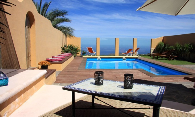 La Sabinita Apartment | Sunny Studio with Roof Terrace & Sea Views - Rated 10/10