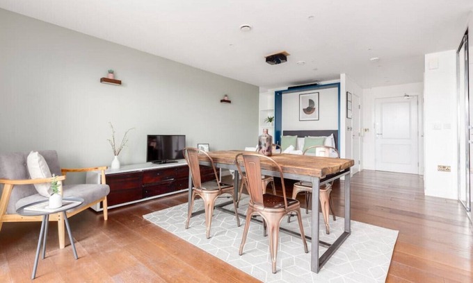 Hackney Central Apartment | Stylish Hackney Studio Apartments with Spa & Family Amenities