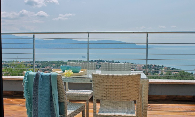 Toscolano Maderno Apartment | Modern Apartment Limonaia with Pool and Lake Views