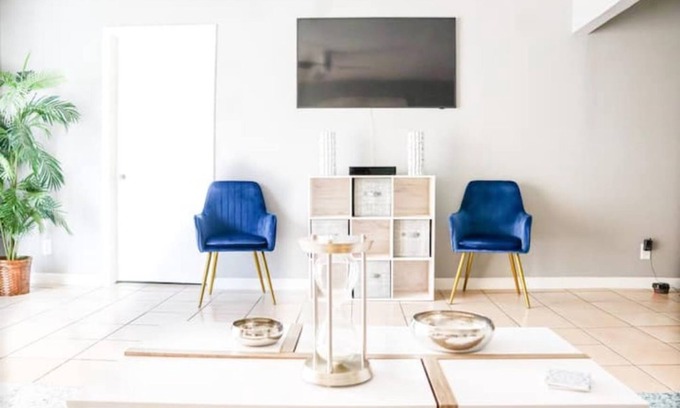 Dallas House | Stylish Minimalistic Home with Family-Friendly Amenities