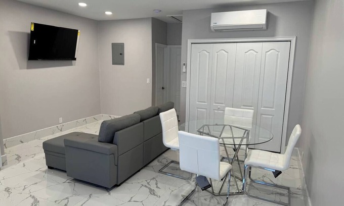 Bahamas Terrace Apartment | Modern Stylish 1 bed-1 bath