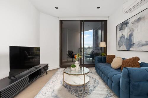 Alphington Apartment | Stylish 1BR Apartment with Balcony, WiFi & Parking