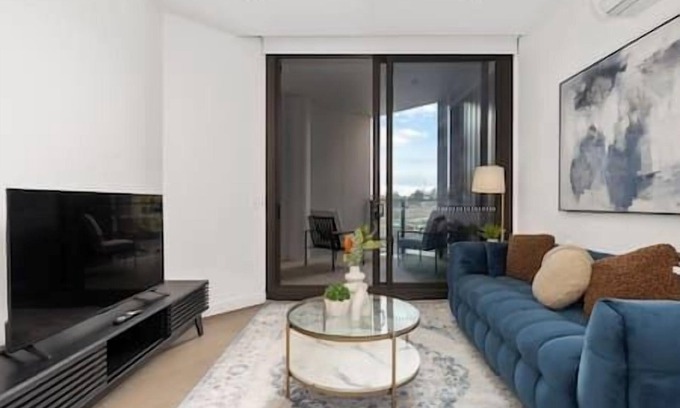 Alphington Apartment | Modern & Stylish 1BR Apt w Balcony, WiFI & Parking