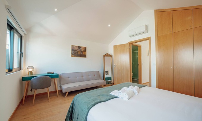 Campanha Apartment | Stylish Apartment III: Guest Rated 10/10 with Spa & Breakfast